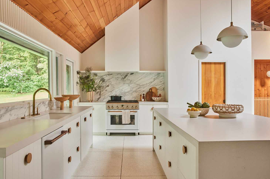 Kitchen Renovation: Blending Mid-Century Modern and Modern Shaker Designs