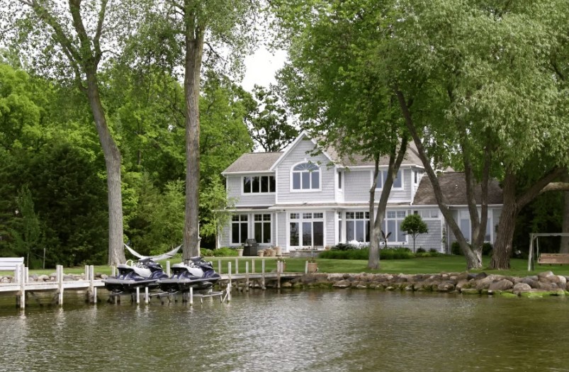 Daily Living Differences Noticed After Moving Into Waterfront Homes